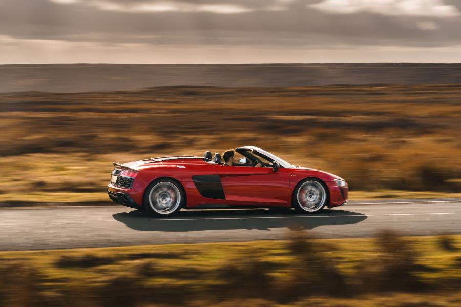  Audi R8 V10 Performance Spyder 2019 года  (UK) (фото 39 из 40)